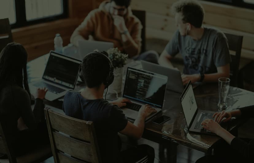 تطوير المواقع والتطبيقات لدى الوجهة المثلى
